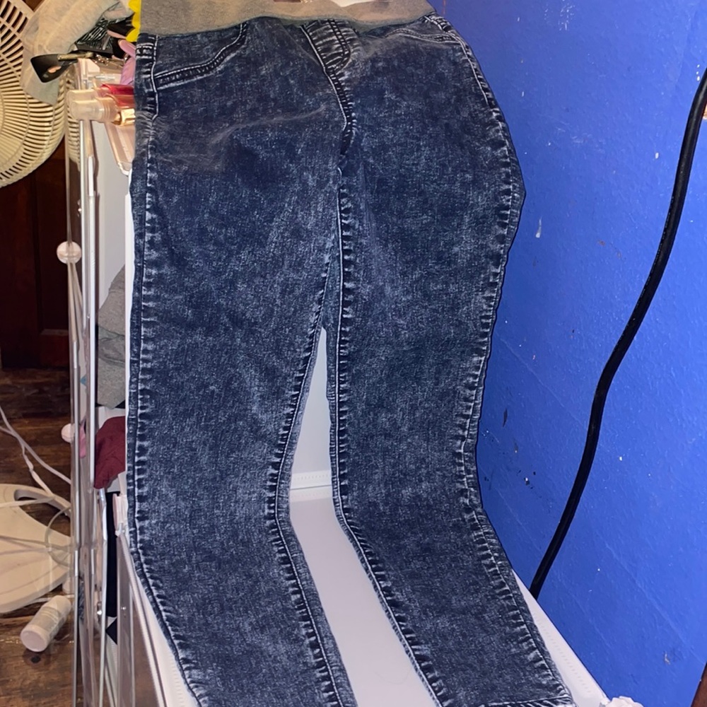 elastic band jeans. size medium (7-9). denim color. elastic band is grey